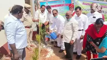 కొత్తగూడెం: ప్రకృతిని రక్షిద్దాం, భావితరాలకు ఆదర్శంగా నిలుద్దాం: జిల్లా ప్రధాన న్యాయమూర్తి వసంత్ పాటిల్