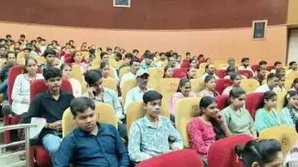 गुना नगर: फद्दी गुना में प्रतिभा सम्मान समारोह आयोजित, ज़िला कलेक्टर मुख्य अतिथि के रूप में शामिल हुए