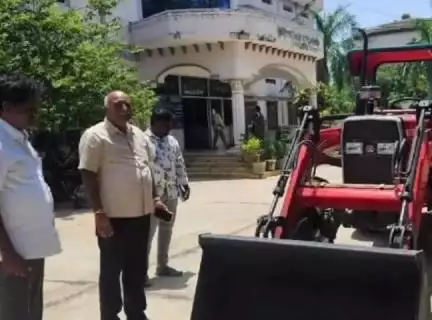 బాపట్లను సుందరంగా తీర్చిదిద్దేందుకు డోజర్‌ను కొనుగోలు చేసినట్లు తెలిపిన మున్సిపల్ కమిషనర్ రఘునాథరెడ్డి