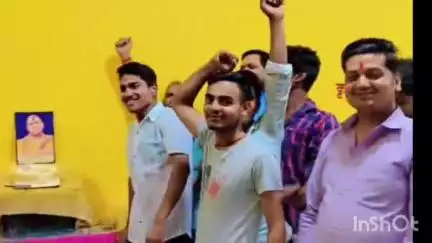 मैनपुरी: मैनपुरी में श्री राष्ट्रीय राजपूत करणी सेना ने उत्तर प्रदेश के मुख्यमंत्री योगी आदित्यनाथ का जन्मदिन मनाया