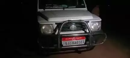 પેટલાદ: સુંદરણા ગામેથી ગેરકાયદેસર માટી ખનન મામલતદારૅ ઝડપી પડ્યું, હિટાચી મશીન, ડમ્ફર કબ્જે કરાયા