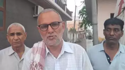भिवानी में पिपली वाली जोहड़ी के सामने लीलाराम थानेदार की गली न 2में सीवरेज का पानी भरा होने पर रास्ता हुआ बंद एसडीओ से