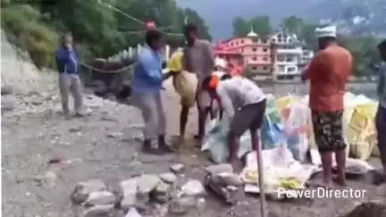 नैनीताल: नैनीझील से सिल्ट निकालने का अभियान जारी, कई क्विंटल सिल्ट की गई निकाली