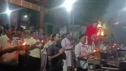 मंडला: गंगा दशहरा पर पंचचौकी महाआरती में कलेक्टर समेत बड़ी संख्या में श्रद्धालु शामिल हुए