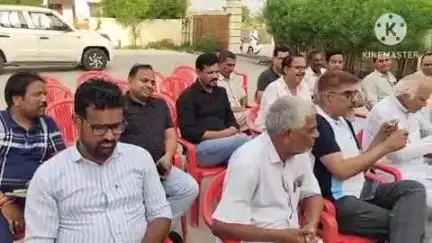 डीडवाना: डीडवाना पुलिस थाने में शांति समिति की बैठक का आयोजन, कुर्बानी के वेस्टेज को बाहर नहीं फेंकने की अपील की गई