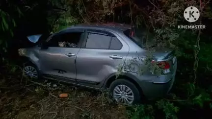 नवागढ़: सेमरा गांव के मेन रोड में तेज रफ्तार कार अनियंत्रित होकर पेड़ से टकराई, कार में सवार 3 दोस्तों को आई चोट