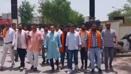 जबलपुर: बकरीद पर गोवंश की कुर्बानी रोकने की मांग, विश्व हिंदू परिषद ने सौंपा ज्ञापन