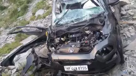 चुराह: चुराह उपमंडल के थनेई क्षेत्र में एक कार दुर्घटनाग्रस्त होने से एक महिला और उसके दामाद की हुई मौत