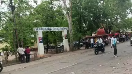 नईगढ़ी: मऊगंज गांव निवासी राम दिनेश चौरसिया का नईगढ़ी चौराहे पर एक्सीडेंट, गंभीर हालत में अस्पताल में भर्ती