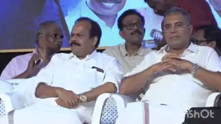 നിലമ്പൂർ: ഈ തിരഞ്ഞെടുപ്പ് ഇന്ത്യാ മുന്നണിയിലെ 3 പാർട്ടികളുടെ അത്യാഗ്രഹമെന്ന് നിലമ്പൂർ ടൗണിൽ കേന്ദ്ര മന്ത്രി സുരേഷ് ഗോപി