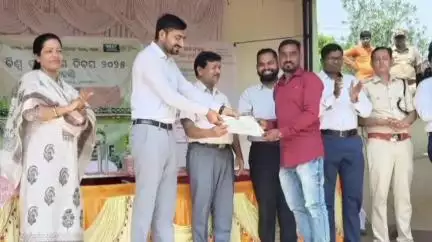 ସଦର: ଭବାନୀପାଟଣାରେ ଜିଲ୍ଲାର 9 ଜଣ ପ୍ରକୃତି ପ୍ରେମୀଙ୍କୁ ଓଡ଼ିଶା ସରକାରଙ୍କ ଜଙ୍ଗଲ ଓ ପରିବେଶ ବିଭାଗ ପକ୍ଷରୁ ପ୍ରକୃତି ବନ୍ଧୁ ପୁରସ୍କାର ପ୍ରଦାନ