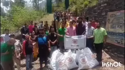 रामपुर: विश्व पर्यावरण दिवस पर तलाई बायोडायवर्सिटी पार्क से प्लास्टिक कचरा किया गया साफ, डीएफओ और एसडीएम रहे मौजूद