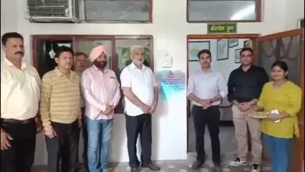 ਪਠਾਨਕੋਟ: ਵਨ ਵਿਭਾਗ ਦਫ਼ਤਰ ਵਿਖੇ ਜੰਗਲਾਂ ਦੀ ਸੁਰੱਖਿਆ ਨੂੰ ਲੈ ਕੇ ਲਗਾਏ ਕੈਮਰਿਆਂ ਦੇ ਕੰਟਰੋਲ ਰੂਮ ਦਾ ਕੈਬਨਿਟ ਮੰਤਰੀ ਨੇ ਕੀਤਾ ਉਦਘਾਟਨ
