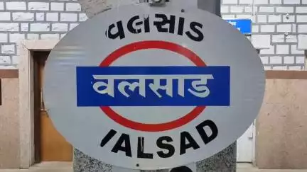 વલસાડ: ખાનદેશ એક્સપ્રેસ ટ્રેનમાંથી મુસાફરનો ઊંઘનો લાભ લઇ કુલ 68,000નો મુદ્દામાલ ચોરી થતા વલસાડ રેલવે પોલીસ મથકે ફરિયાદ નોંધાઈ