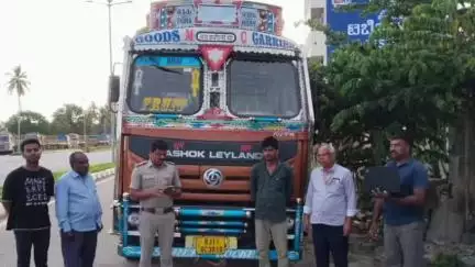 ತುಮಕೂರು: ಕ್ಯಾತ್ಸಂದ್ರ ಬಳಿ ಅಕ್ರಮವಾಗಿ ₹7 ಲಕ್ಷ ಮೌಲ್ಯದ 30 ಟನ್ ಯೂರಿಯಾ ಜಪ್ತಿ