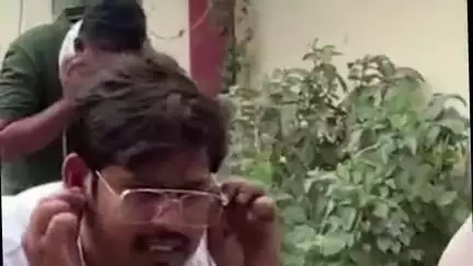 जिले में डीएलएड अभ्यर्थियों ने मुर्गा बनाकर किया प्रदर्शन