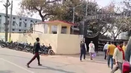 बक्सर: हत्या के प्रयास के मामले में जलीलपुर सोनपा निवासी ने बक्सर न्यायालय में किया आत्मसमर्पण, जेल भेजा गया