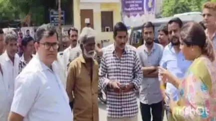 सिरोही: सिरोही में सफाई व्यवस्था पर भड़कीं भाजपा जिलाध्यक्ष, बस स्टैंड चौराहे पर नालियों का गंदा पानी देख आयुक्त को लगाई फटकार