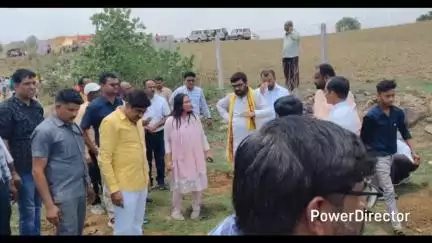 सांसद व अन्य जनप्रतिनिधियों ने किया ग्राम हरियागढ़ स्थित बावड़ी का निरीक्षण, जल्द होगा जीर्णोद्धार