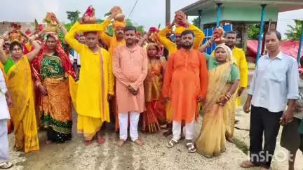 आलमनगर: आलमनगर प्रखंड के इटहरी पंचायत में महात्रिकुंज यज्ञ को लेकर शोभायात्रा निकाली गई, शुक्रवार को पहुंचेंगे नेता प्रतिपक्ष