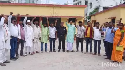 अररिया: अररिया प्रखंड मुख्यालय में न्याय मित्र की बहाली में पारदर्शिता की कमी, सरपंच संघ ने किया बहिष्कार