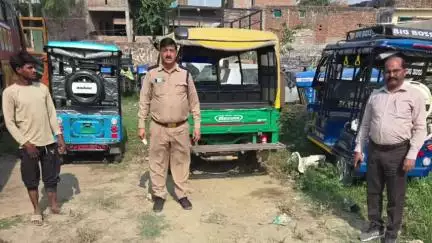 रामपुर: सिविल लाइन क्षेत्र में सघन चेकिंग अभियान के दौरान 5 वाहन सीज, 5 के खिलाफ चालान की कार्रवाई की गई