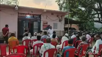 कहरा: सोनबरसा कचहरी थाना परिसर में बकरीद पर्व को लेकर शांति समिति की बैठक आयोजित की गई