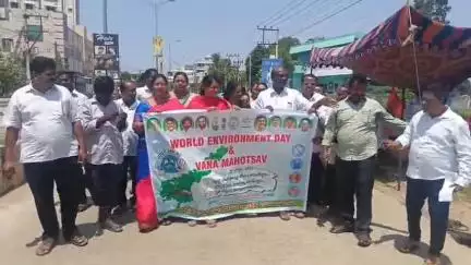 కొండపల్లి మున్సిపాలిటీలో ప్రపంచ పర్యావరణ దినోత్సవం, మొక్కలు నాటి ప్రతిజ్ఞ చేసిన కౌన్సిలర్లు
