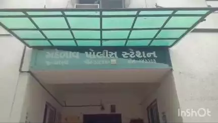 પેટલાદ: રવિપુરા ચોકડી સહિત વિવિધ વિસ્તારમાં અડચણરૂપ રીક્ષા ઉભી રાખતા પોલીસે ગુના નોધી કાર્યવાહી કરી