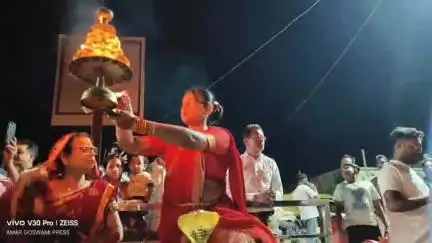 लोहरदगा: बड़ा तालाब पर भाजपा नगर मंडल के नेतृत्व में कुंवारी कन्याओं ने की गंगा महाआरती, शहर गूंजा