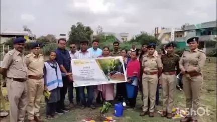 ડભોઇ: ડભોઇ નગરપાલિકા દ્વારા વુમન ફોર ટ્રી કાર્યક્રમ અંતર્ગત વૃક્ષારોપણ તથા માય થેલી કાર્યક્રમ નો શુભારંભ કરવામાં આવ્યો.