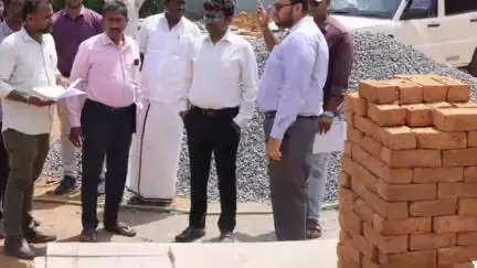 வண்டலூர்: கீரப்பாக்கம் மற்றும் ஊரப்பாக்கம் ஊராட்சியில் ஊரக வளர்ச்சித்துறையின் சார்பில் நடைபெறும் வளர்ச்சி  திட்டப் பணிகளை மாவட்ட ஆட்சியர் ஆய்வு