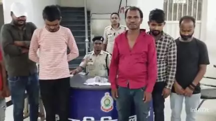 तखतपुर: इमलीपारा में सार्वजनिक जगह पर जुआ खेलने वाले 6 आरोपियों को सिविल लाइन पुलिस ने गिरफ्तार किया, नगदी रकम जप्त