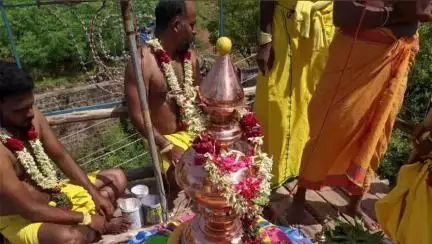 ஆத்தூர்: முத்தம்பட்டி ஸ்ரீகாளியம்மன் கோவில் மஹாகும்பாபிஷேக விழா அமைச்சர் கோவில் கமிட்டியார்கள் உற்சாக வரவேற்பு