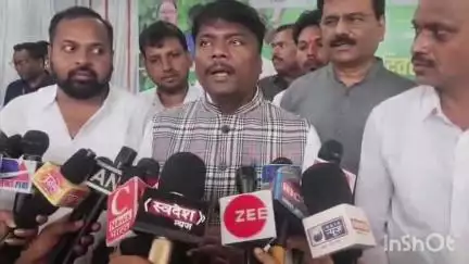 बेरला: बेमेतरा के विवेकानंद स्टेडियम में वन मंत्री केदार कश्यप ने कहा- डीएपी खाद की कमी यूक्रेन युद्ध की वजह से है