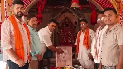 नौतनवा: सोनौली कस्बे में मनाया गया मुख्यमंत्री योगी आदित्यनाथ का जन्मदिन, लगाए गए पौधे