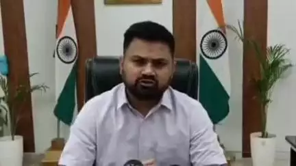 पडरौना: कुशीनगर में 52 ग्राम पंचायतों में वित्तीय अनियमितता का खुलासा, ग्राम प्रधानों से मांगा गया स्पष्टीकरण, मचा हड़कंप
