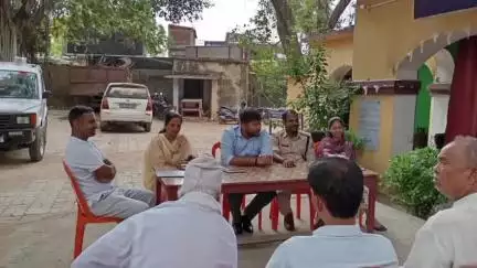 चेनारी: बकरीद पर्व को लेकर चेनारी थाना परिसर में शांति समिति की हुई बैठक, BDO और CO रहे मौजूद