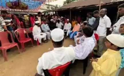 ठाकुरगंज: विधायक सऊद आलम ने मिर्चानबस्ती गांव में किया दौरा, सड़क हादसे में मारे गए युवक के परिजनों से की मुलाकात