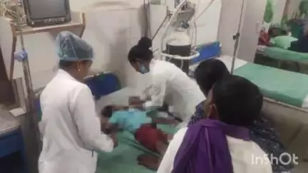 माकड़ी: भंडारसिवनी बुरकाभाटा में 3 साल के मासूम बच्चे पर गिरा कच्ची ईट से बना खंबा, स्थिति गंभीर, जिला अस्पताल किया गया रिफर