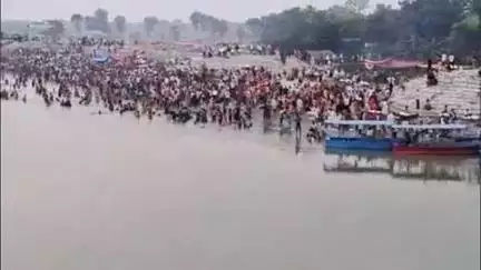 कासगंज: कादरगंज गंगा घाट पर स्नान के दौरान 2 लोग डूबे, एक किशोर का शव बरामद व दूसरे की तलाश जारी