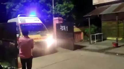 शाहबाद: मुर्तजा नगर के पास अज्ञात वाहन की टक्कर से बाइक सवार 2 लोग हुए घायल