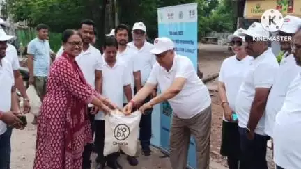 आदित्यपुर गम्हरिया: आदित्यपुर में प्लास्टिक मुक्त अभियान की शुरुआत, कपड़े के बैग वितरित
