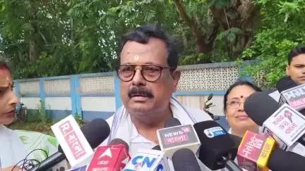সিউড়ি ১: অনুব্রত মণ্ডল প্রসঙ্গে বিধায়ক কে একাধিক প্রশ্ন করা হলে, কোন উত্তর দিতে চাইলেন না সিউড়ির বিধায়ক