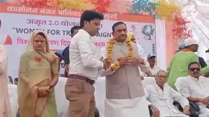 खुरई: विश्व पर्यावरण दिवस पर विधायक भूपेंद्रसिंह ने अस्पताल में लगाया सिंदूर का पेड़, विधानसभा में इस साल लगाएंगे एक लाख पेड़
