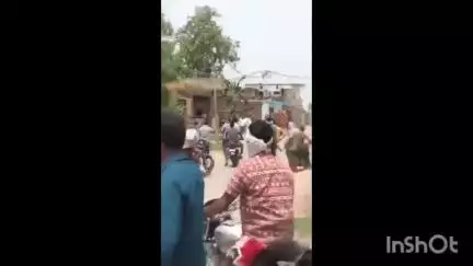देवबंद: देवबंद थाना क्षेत्र के गांव लखनौती से तमंचे से ताबड़तोड़ फायरिंग का एक वीडियो सोशल मीडिया पर वायरल