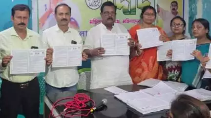 সিউড়ি ১: সিউড়ি তৃণমূল কার্যালয়ে "তোমার ঠিকানা উন্নয়নের নিশানা, মহিলাদের সঙ্গে মহিলাদের পাশে" কর্মসূচির সূচনা, উপস্থিত বিধায়ক