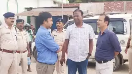 छातापुर: नवपदस्थापित एसडीएम ने छातापुर के संवेदनशील इलाकों का किया दौरा