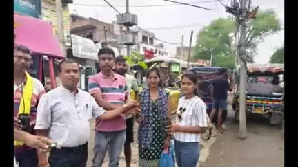 रजौन: विश्व पर्यावरण दिवस पर रजौन बस स्टैंड के पास किया गया पौधों का वितरण