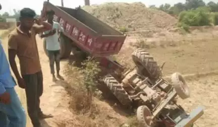 राजातालाब: जंसा में अनियंत्रित होकर 10 फीट गहरी खाई में गिरा ट्रैक्टर, चालक की हुई दर्दनाक मौत
